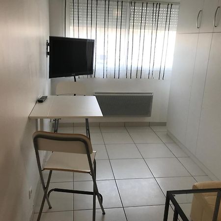 Апартаменты 1 Next To Paris Монтрёй Экстерьер фото