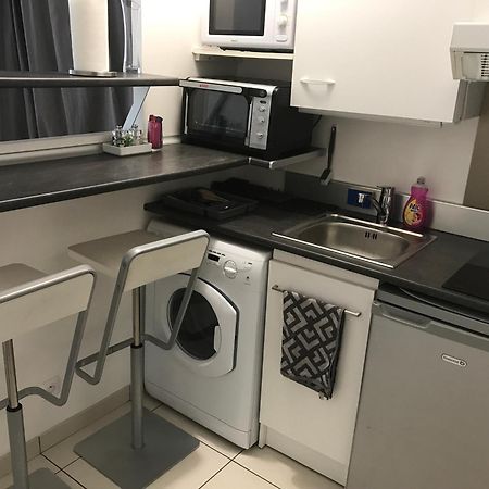 Апартаменты 1 Next To Paris Монтрёй Экстерьер фото